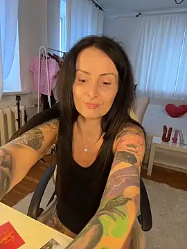 Snapshot of _AHHA_ chatting on November 17, 7:34 am AHHA online show from November 17, 7:34 am