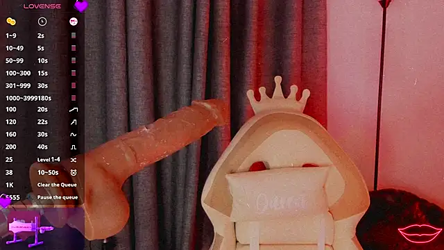 Snapshot of Queen_Deepthroat chatting on September 15, 11:05 pm Queen Deepthroat online show from September 15, 11:05 pm