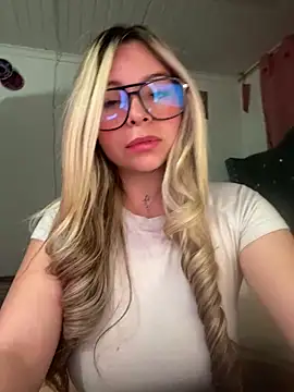 CristalGmez online show from December 18, 3:55 am