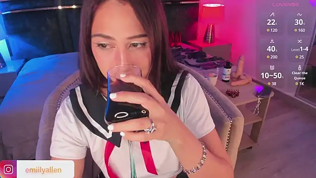 EmilyAllen  online show from January 22, 6:10 am