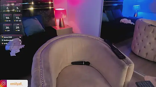 EmilyAllen  online show from March 1, 1:40 pm