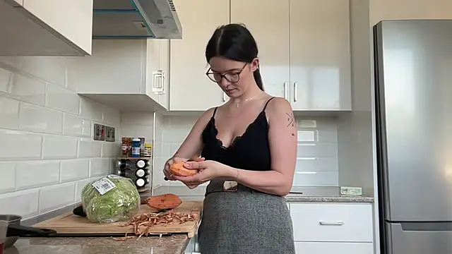 RoxiBlack online show from November 10, 7:35 am