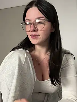 RoxiBlack online show from December 17, 4:45 pm