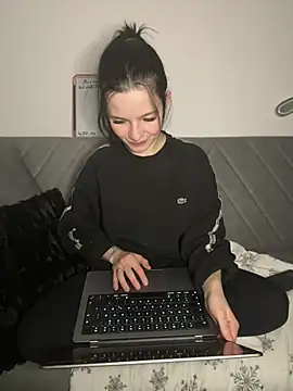 RoxiBlack online show from March 18, 3:46 pm