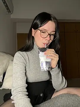 RoxiBlack online show from February 5, 4:58 pm