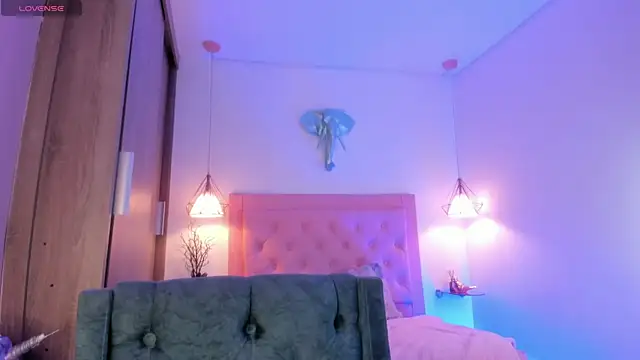 kimmy099 online show from March 19, 1:43 am