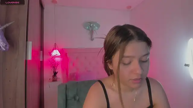 kimmy099 online show from February 9, 10:54 pm