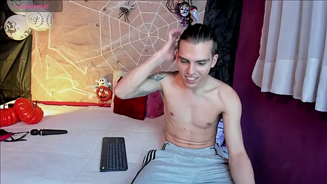 Snapshot of _Tattoo_Couple chatting on October 31, 12:46 pm Tattoo Couple online show from October 31, 12:46 pm