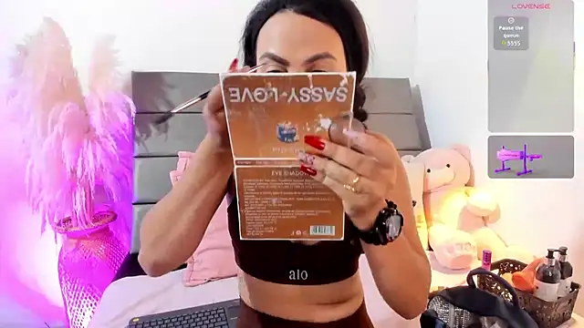 Julieta Coopeer  online show from March 29, 10:28 am