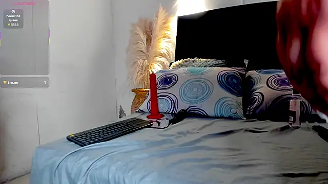 Julieta Coopeer  online show from November 10, 10:20 am