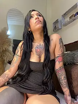 Snapshot of Sweetie_Arianna chatting on March 6, 4:41 am Sweetie Arianna online show from March 6, 4:41 am