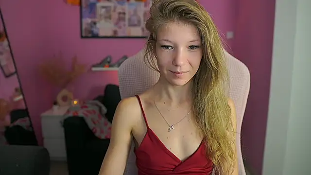 missicute online show from November 24, 7:36 pm