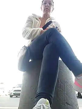 Snapshot of blondyruby chatting on November 11, 9:59 am blondyruby online show from November 11, 9:59 am