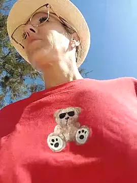 Snapshot of blondyruby chatting on September 14, 10:04 am blondyruby online show from September 14, 10:04 am