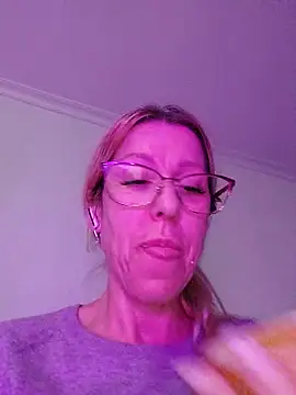 blondyruby online show from February 9, 12:08 am