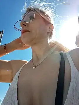 blondyruby online show from May 13, 8:43 am