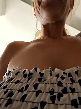 Snapshot of blondyruby chatting on June 13, 10:46 am blondyruby online show from June 13, 10:46 am