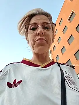Snapshot of blondyruby chatting on July 10, 7:14 pm blondyruby online show from July 10, 7:14 pm