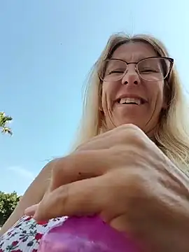 blondyruby online show from May 31, 9:04 am
