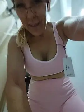 Snapshot of blondyruby chatting on July 6, 10:00 am blondyruby online show from July 6, 10:00 am