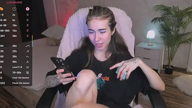 Snapshot of ashleyro1 chatting on February 9, 1:31 pm ashleyro1 online show from February 9, 1:31 pm