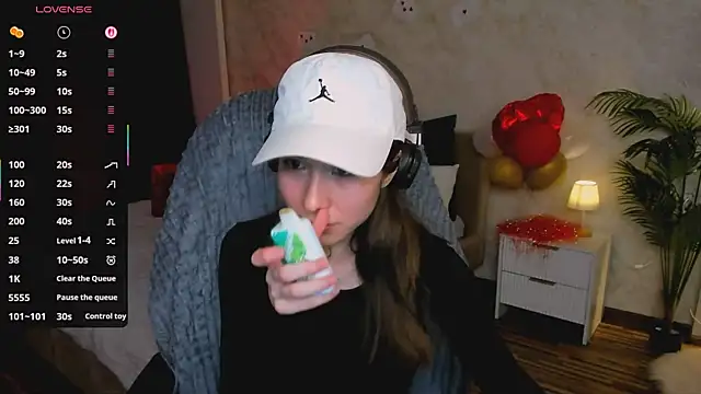 Snapshot of ashleyro1 chatting on February 20, 1:13 pm ashleyro1 online show from February 20, 1:13 pm