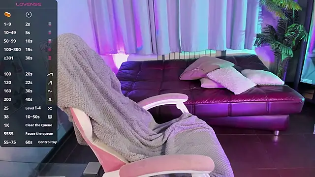 Snapshot of ashleyro1 chatting on November 28, 1:11 pm ashleyro1 online show from November 28, 1:11 pm