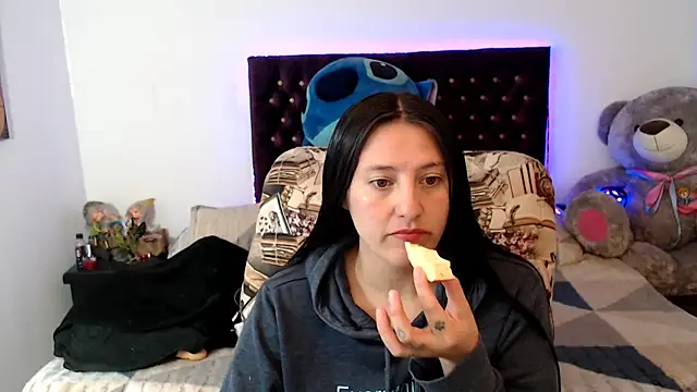 Lorenahot 06 online show from March 18, 5:58 pm