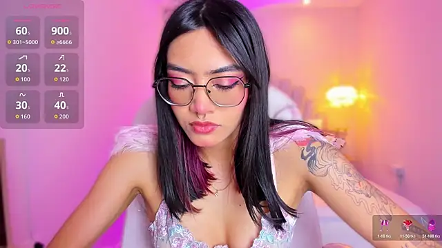 AzuraKindong online show from April 14, 7:19 pm