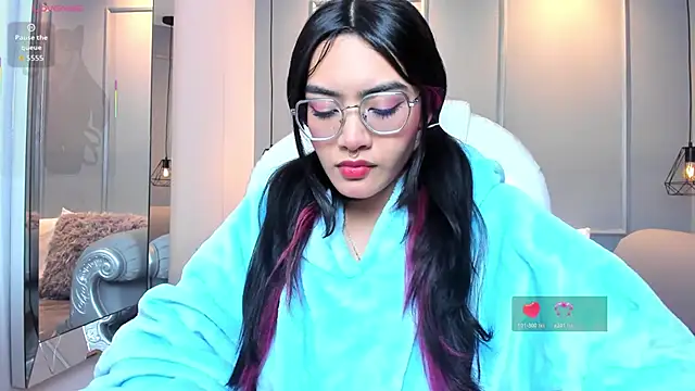 AzuraKindong online show from January 9, 7:21 pm