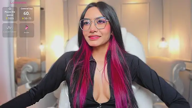 AzuraKindong online show from February 6, 7:21 pm