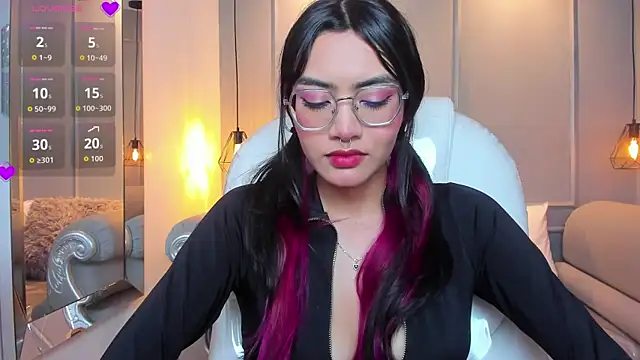 AzuraKindong online show from January 15, 7:17 pm