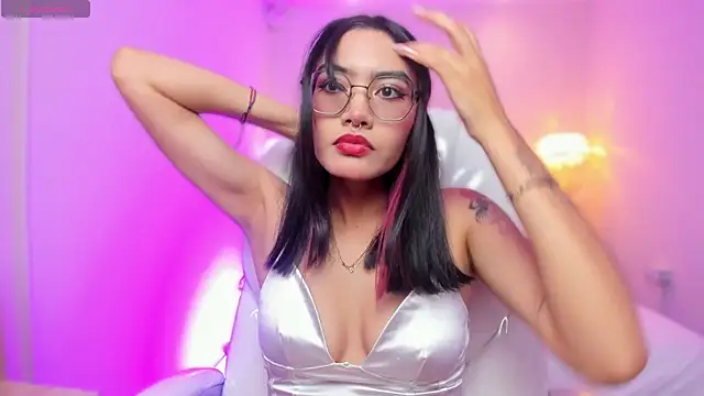 AzuraKindong online show from March 24, 7:03 pm