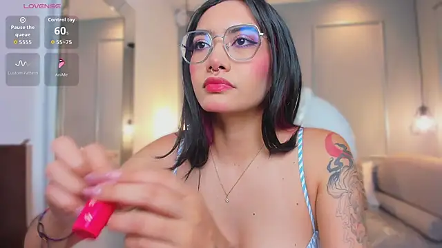 AzuraKindong online show from February 12, 7:13 pm