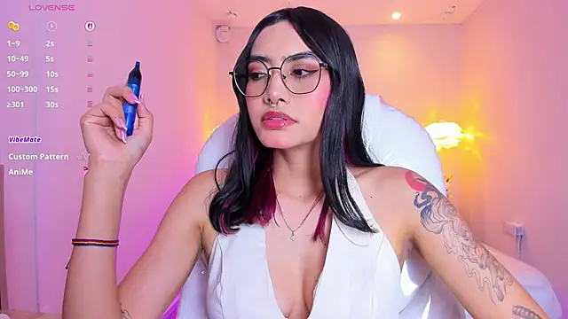 AzuraKindong online show from April 16, 7:14 pm