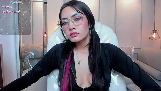 Snapshot of AzuraKindong chatting on October 8, 7:36 pm AzuraKindong online show from October 8, 7:36 pm