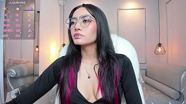 AzuraKindong online show from October 27, 7:15 pm