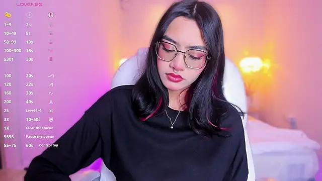 AzuraKindong online show from April 2, 12:01 pm