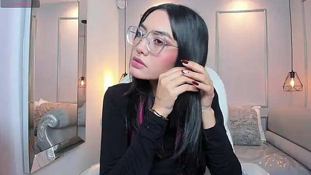 AzuraKindong online show from November 6, 7:07 pm