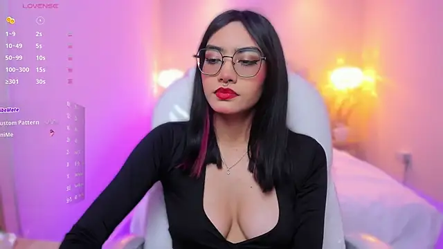 AzuraKindong online show from March 19, 7:47 pm