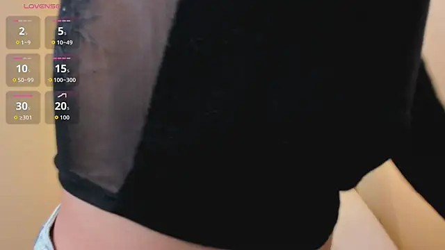 AzuraKindong online show from March 4, 7:32 pm