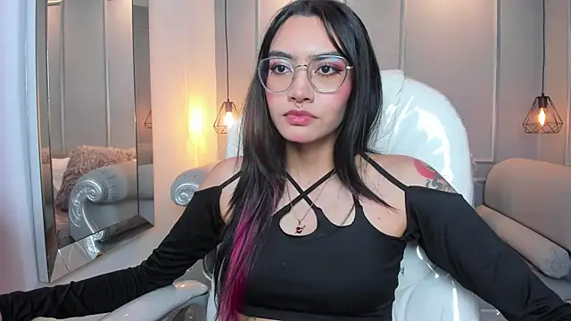 AzuraKindong online show from November 12, 7:18 pm