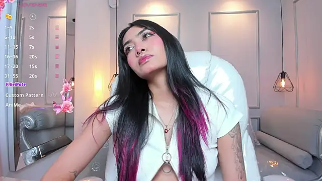 AzuraKindong online show from October 24, 7:24 pm