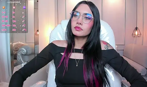 Snapshot of AzuraKindong chatting on October 2, 7:39 pm AzuraKindong online show from October 2, 7:39 pm
