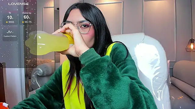 AzuraKindong online show from November 14, 7:39 pm