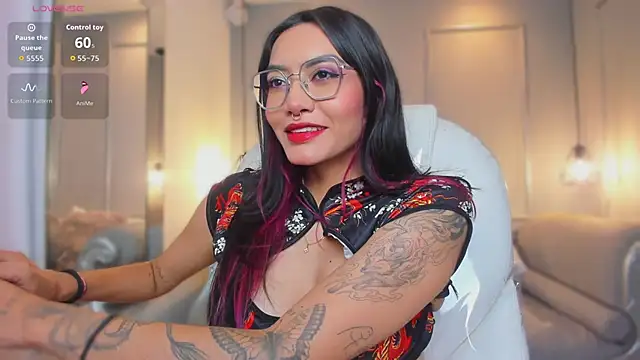 AzuraKindong online show from February 5, 7:21 pm