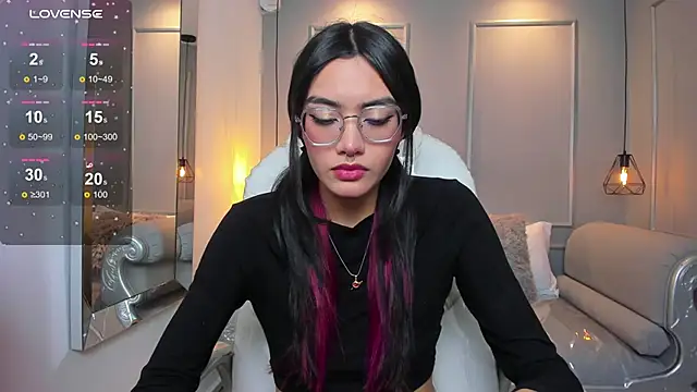 AzuraKindong online show from December 2, 7:15 pm