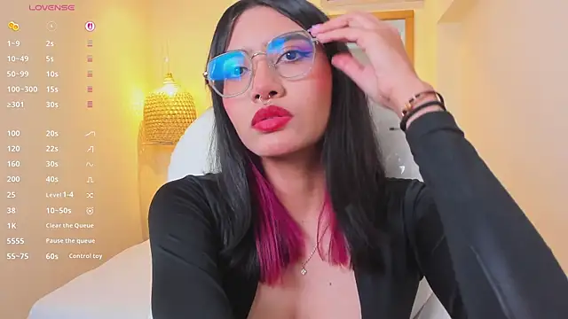 AzuraKindong online show from March 12, 7:51 pm