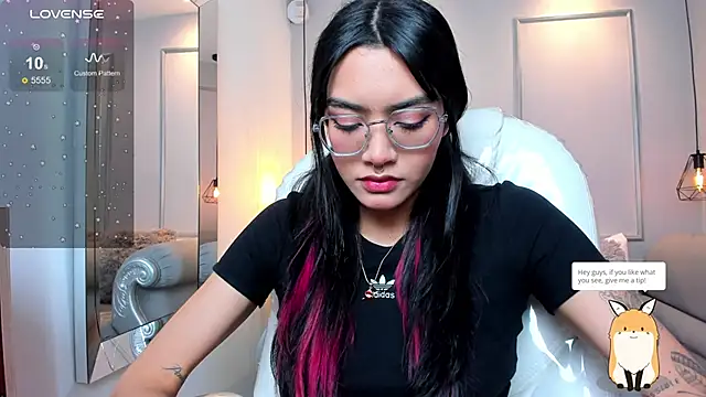 AzuraKindong online show from November 7, 7:18 pm