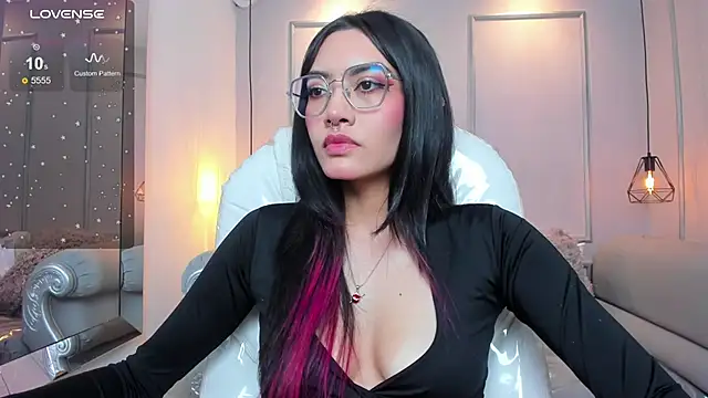 AzuraKindong online show from November 10, 7:19 pm